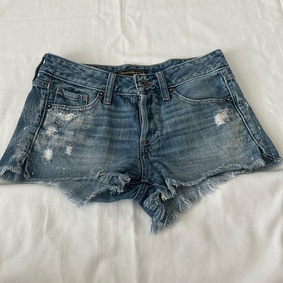 Abercrombie & Fitch Pants - Abercrombie Cut off shorts